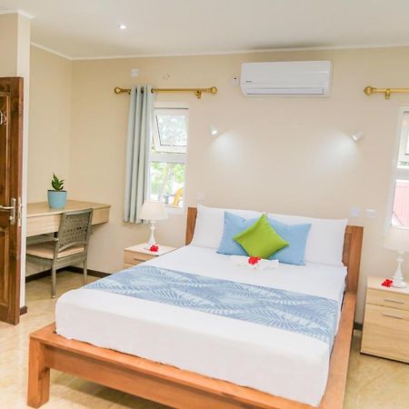 Jonc D'Or Villa Self Catering ลาดิก ภายนอก รูปภาพ
