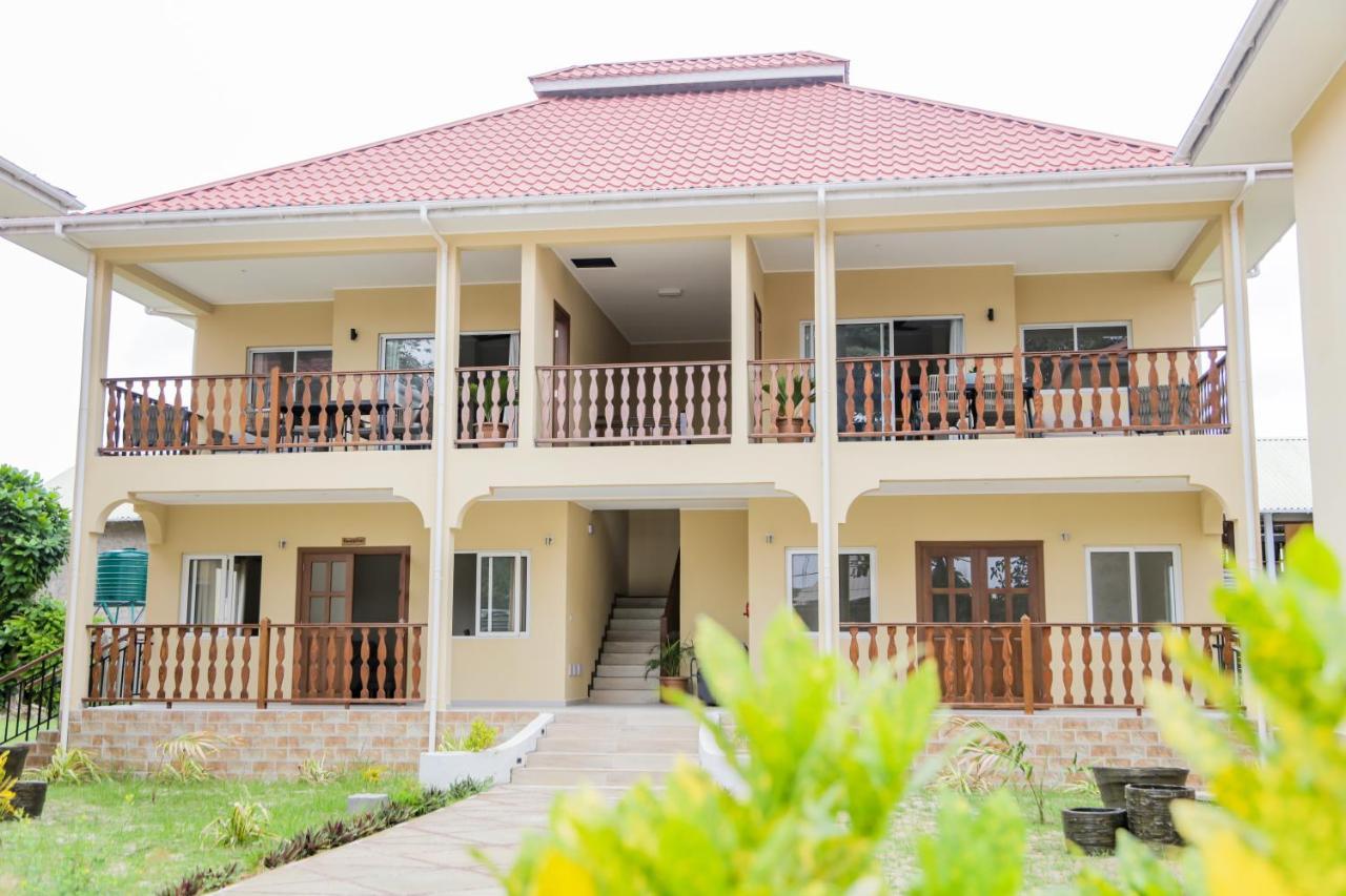 Jonc D'Or Villa Self Catering ลาดิก ภายนอก รูปภาพ